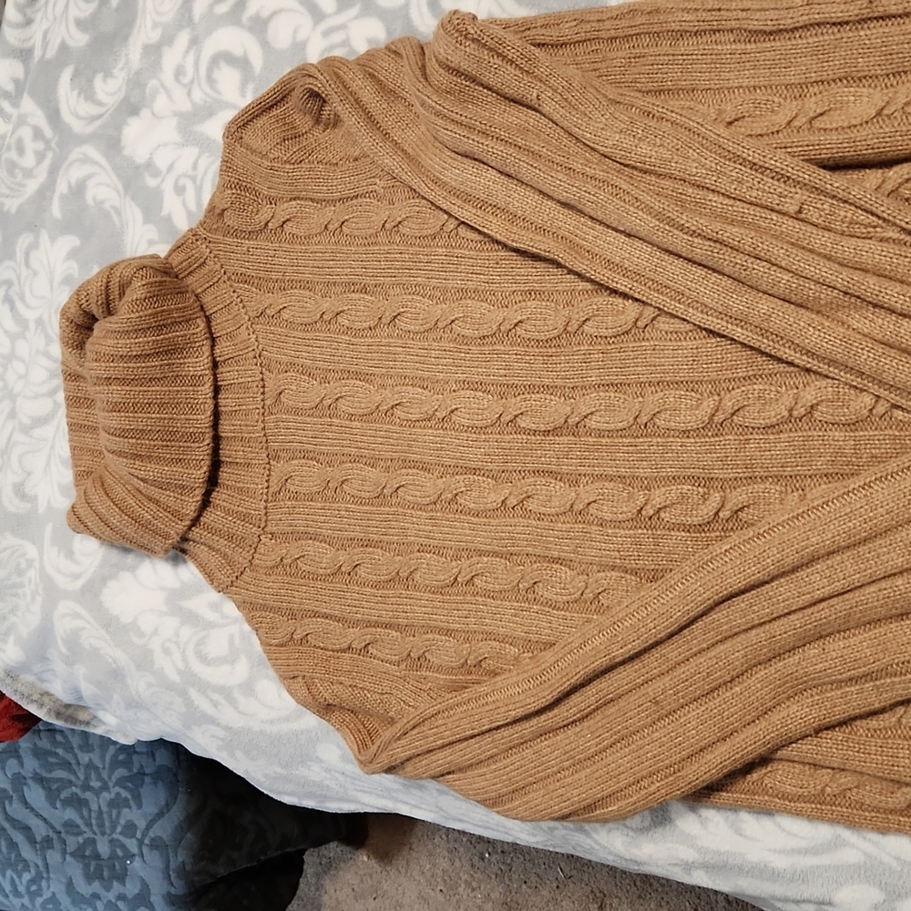 Cambridge cable turtleneck